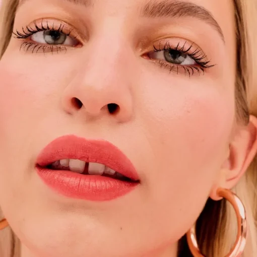 Benefit Plushtint - Feuchtigkeitsspendender Matter Tint Online