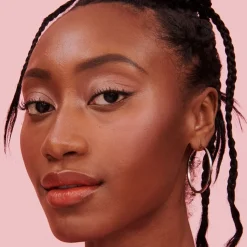 Benefit Blush Shellie Rouge Mini Softem Rosa mit Perlmuttschimmer von