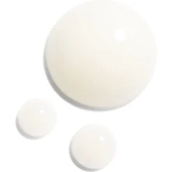 CHANEL N°1 DE REVITALISIERENDES AUGENSERUM Glättet – Erfrischt – Öffnet den Blick