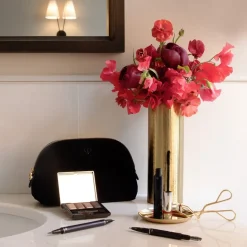 Clu00E9 de Peau Beautu00E9 Clé de Peau Beauté Intensifying Liquid Eyeliner