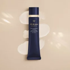 Clu00E9 de Peau Beautu00E9 Clé de Peau Beauté Pore Refining Mattifying Veil