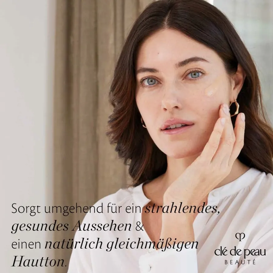 Clu00E9 de Peau Beautu00E9 Clé de Peau Beauté Radiant Fluid Foundation Natural Online