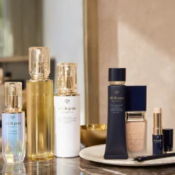 Clu00E9 de Peau Beautu00E9 Clé de Peau Beauté Radiant Fluid Foundation Matte