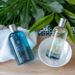 Molton Brown Coastal Cypress & Sea Fennel Bath & Shower Gel von Online