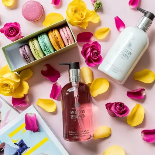 Molton Brown Delicious Rhubarb & Rose Fine Liquid Hand Wash von Sale