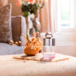 Molton Brown Delicious Rhubarb & Rose Eau de Toilette Spray von Sale