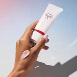 Shiseido Foundation Revitalessence Skin Glow Primer SPF25PA++ von Sale