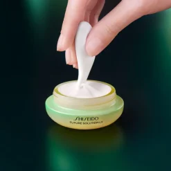 Shiseido Future Solution LX Legendary Enmei Ultimate Brillance Eye Cream von