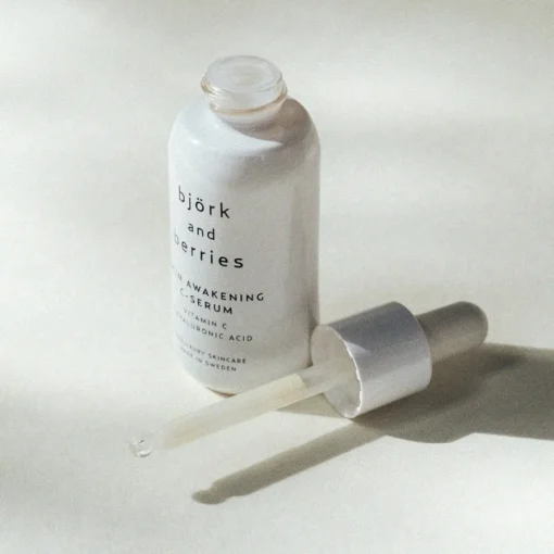 Bju00F6rk u0026 Berries Gesichtspflege Skin Awakening C-Serum von Björk & Berries Outlet