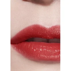CHANEL LIPPENSTIFTE ROUGE COCO BAUME - GLÄNZEND Getönter, feuchtigkeitsspendender, verschönernder Lippenbalsam mit individueller Farbintensität von