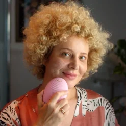Foreo LUNA 4 Plus Normal Skin Thermo-Gesichtsreinigungsgerät mit NIR, rotem LED-Licht und Mikrostrom von