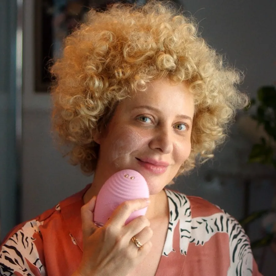 Foreo LUNA 4 Plus Normal Skin Thermo-Gesichtsreinigungsgerät mit NIR, rotem LED-Licht und Mikrostrom von