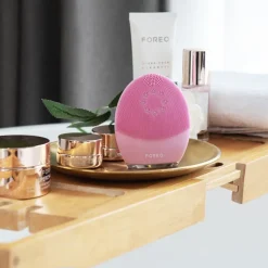 Foreo LUNA 4 Plus Normal Skin Thermo-Gesichtsreinigungsgerät mit NIR, rotem LED-Licht und Mikrostrom von