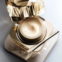 Clu00E9 de Peau Beautu00E9 Moisturizer La Crème von Clé de Peau Beauté Sale