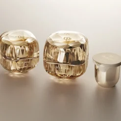 Clu00E9 de Peau Beautu00E9 Moisturizer La Crème von Clé de Peau Beauté Sale