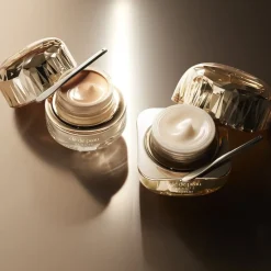 Clu00E9 de Peau Beautu00E9 Moisturizer La Crème von Clé de Peau Beauté Sale
