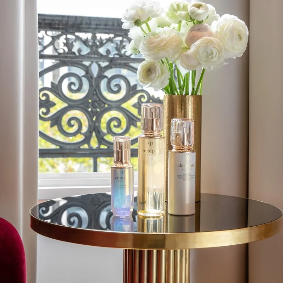 Clu00E9 de Peau Beautu00E9 Moisturizer Protective Fortifying Emulsion von Clé de Peau Beauté Outlet