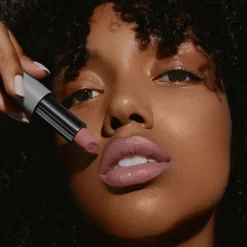 Mu00C1DARA MÁDARA Velvet Wear Matte Cream Lipstick