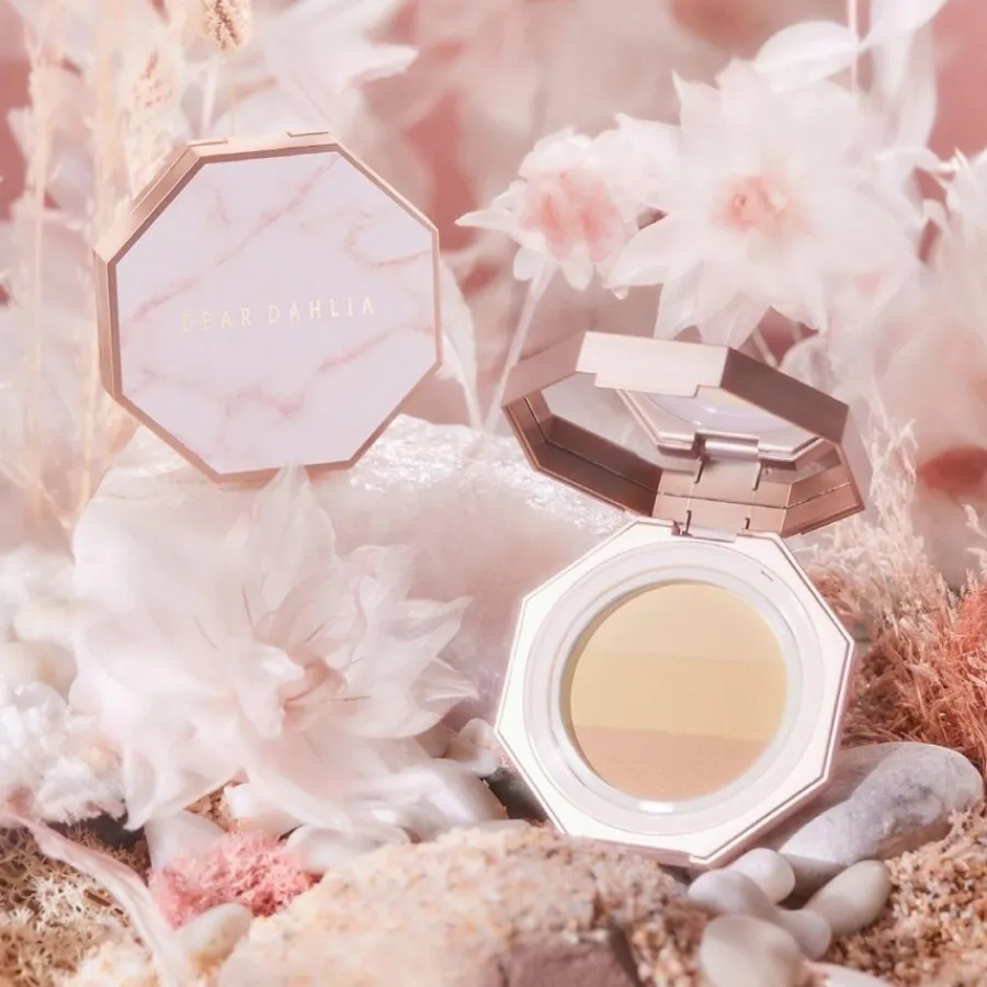 DEAR DAHLIA Puder Sheer Light Finishing Powder von