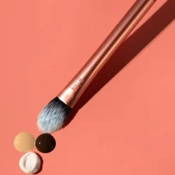 Real Techniques Brightening Concealer Brush