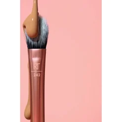 Real Techniques Brightening Concealer Brush