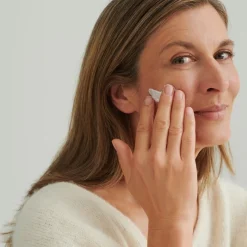 DADO SENS REGENERATION E CREMEMASKE - bei regenerationsbedürftiger Haut von Hot