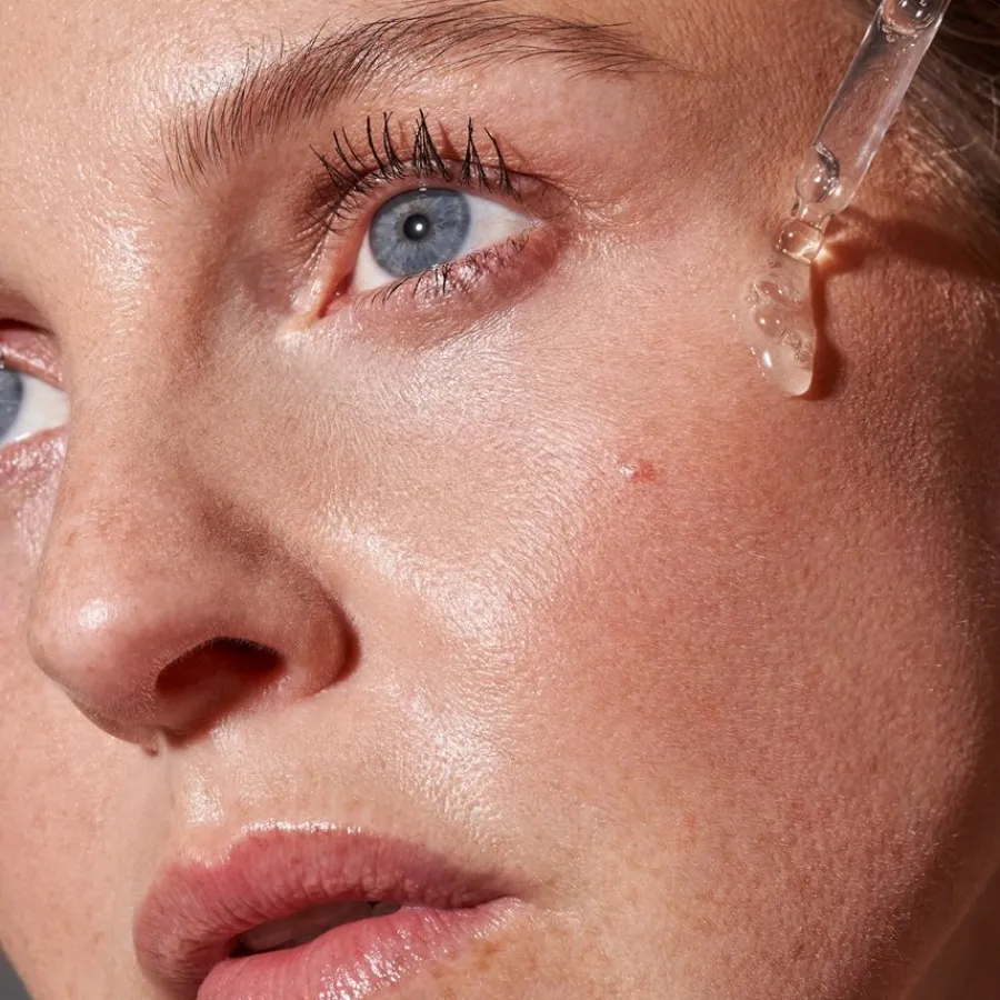 DADO SENS REGENERATION E FEUCHTIGKEITSSERUM - bei regenerationsbedürftiger Haut von