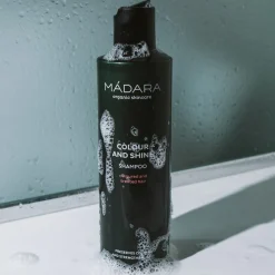 Mu00C1DARA Shampoo Colour & Shine Shampoo von MÁDARA