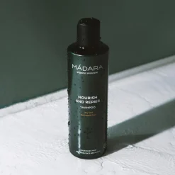Mu00C1DARA Shampoo Nourish & Repair Shampoo von MÁDARA