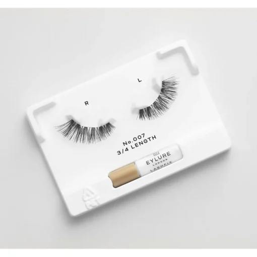 Eylure Wimpern Fluttery Light 007 von Hot