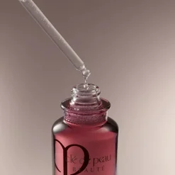 Clu00E9 de Peau Beautu00E9 Öl und Massage Radiant Multi Repair Oil von Clé de Peau Beauté