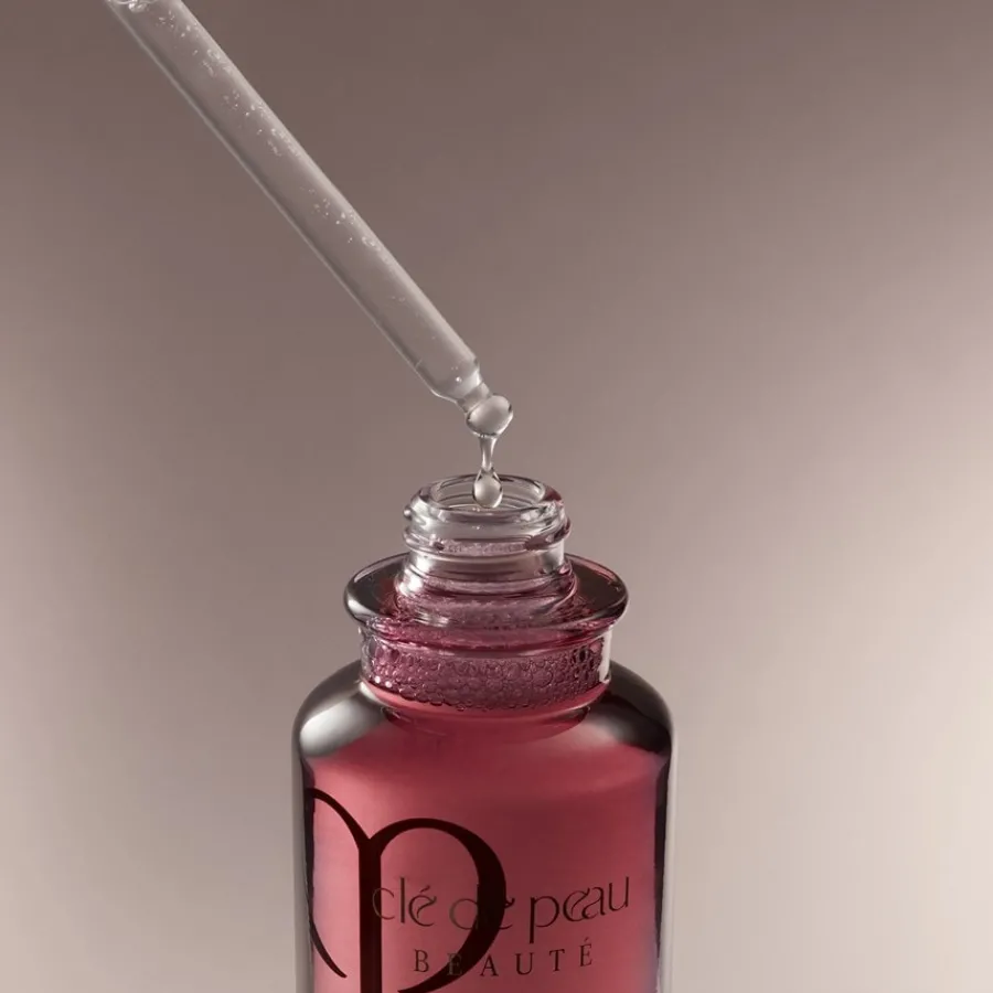 Clu00E9 de Peau Beautu00E9 Öl und Massage Radiant Multi Repair Oil von Clé de Peau Beauté